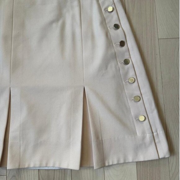 Chic and versatile Club Monaco mini skirt in a soft pink-beige shade - Picture 3 of 8